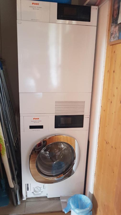 Traumhaftes Chalet Mit Seesicht Krattigen Exteriör bild